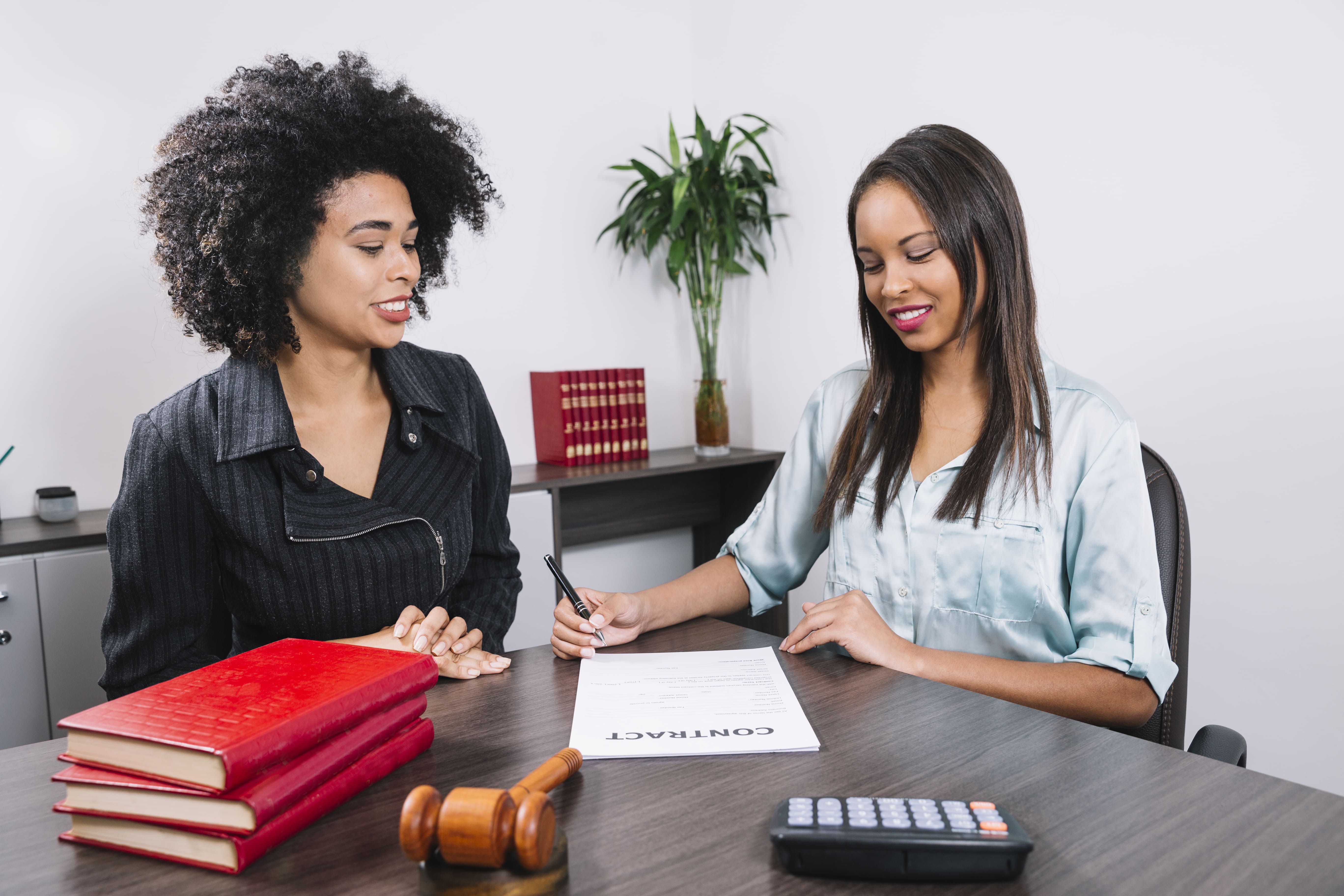 afroamerican-woman-sitting-in-a-qualified-medical-exam